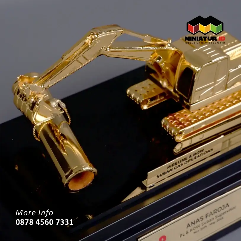 Detail Miniatur Alat Berat Pipeline Excavator