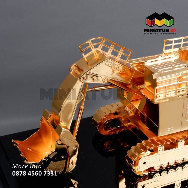 Detail Miniatur Alat Berat Hydraulic Excavator