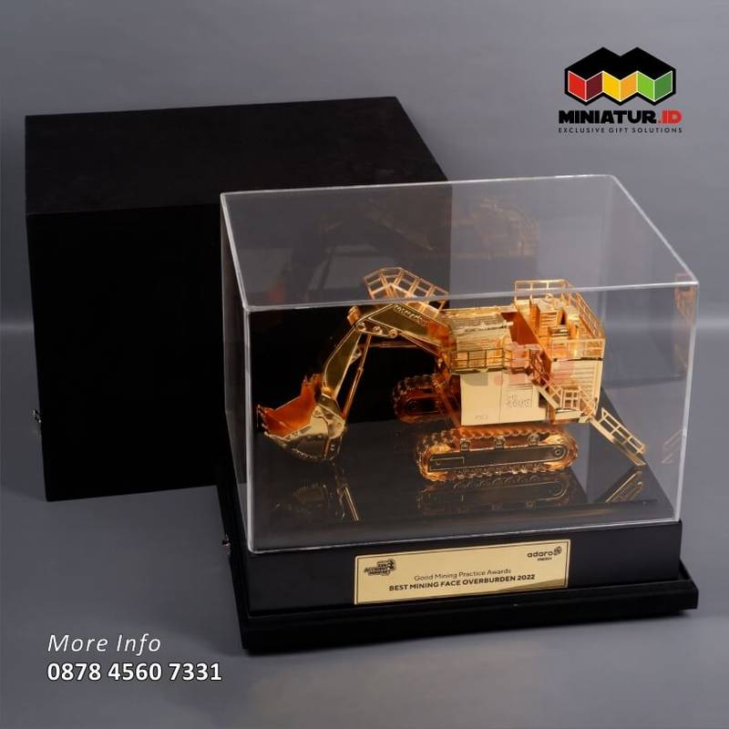 Box Miniatur Alat Berat Hydraulic Excavator