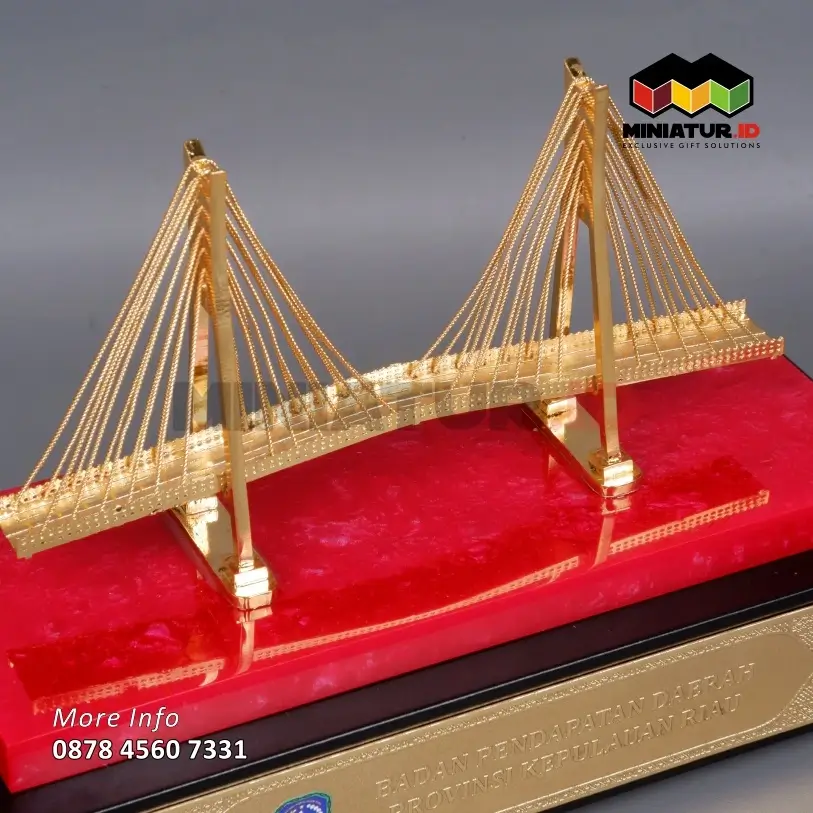 Detail Miniatur Jembatan Barelang Batam
