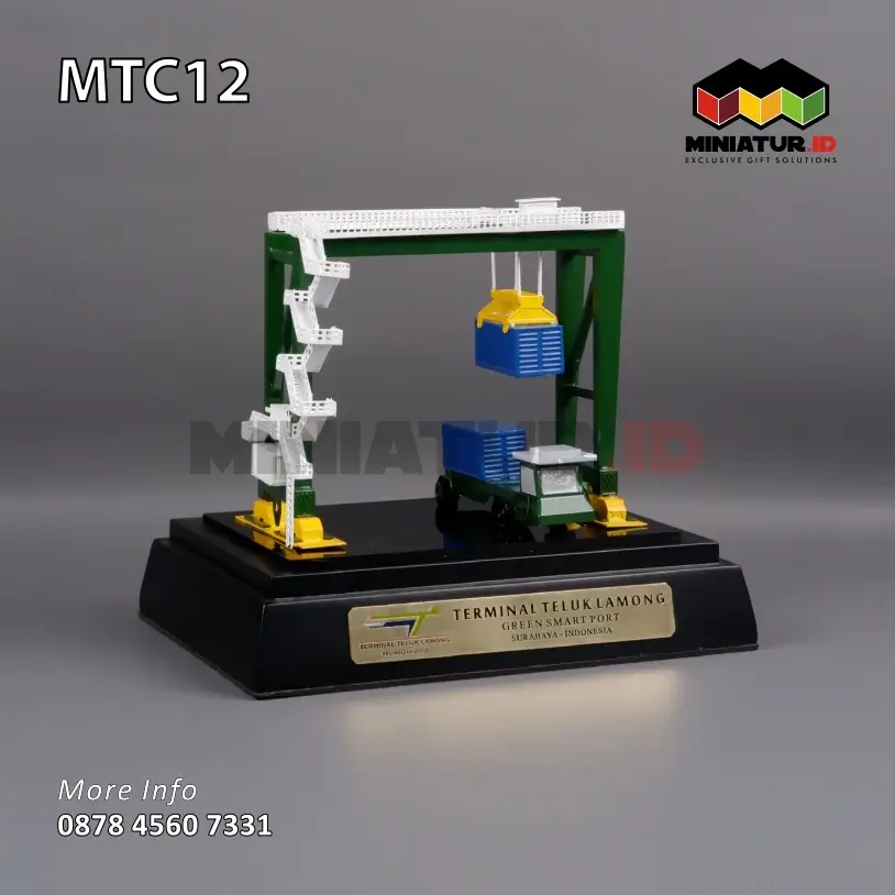 Miniatur Crane Asc Terminal Teluk Lamong