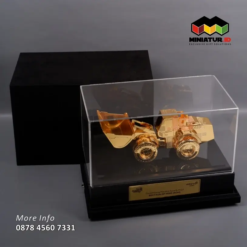 Box Miniatur Alat Berat Wheel Loader