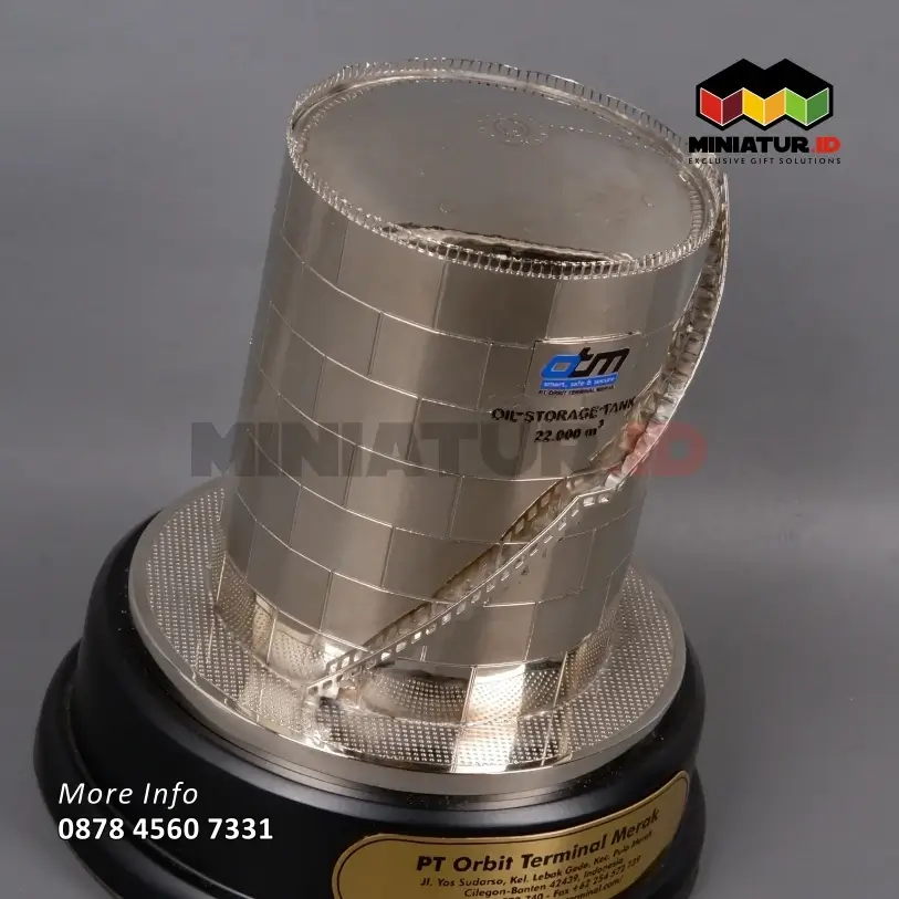 Detail Miniatur Oil Storage Tank PT Orbit Terminal Merak