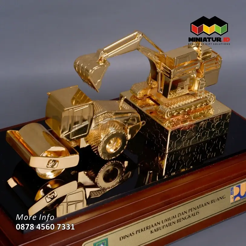 Detail Miniatur Road Roller & Excavator DPUPR Bengkalis