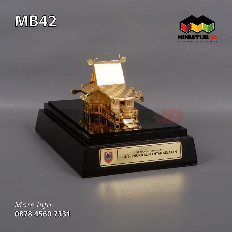 Miniatur Bangunan Rumah Adat Baanjung
