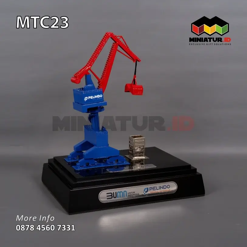 Miniatur Gantry Luffing Crane Pelindo